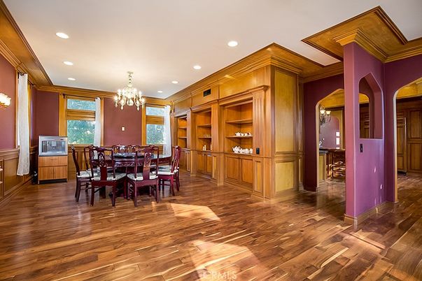 Chandelier, Dining room, Interior, Recessed Lighting, Wood Texture Flooring
