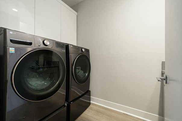 Interior, Washer, Wood Texture Flooring