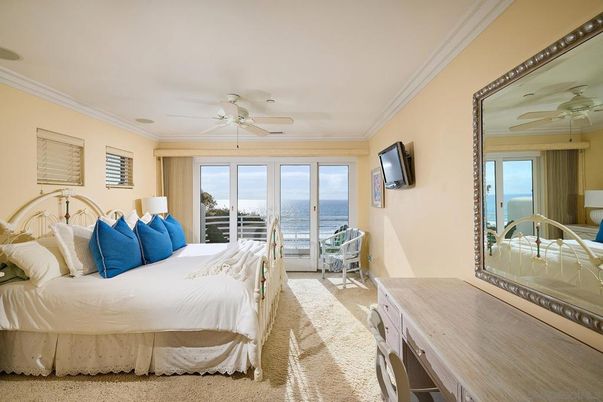 Bedroom, Interior, Water