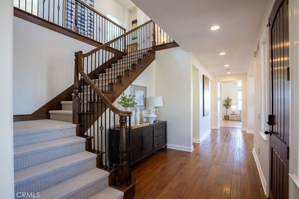 Interior, Recessed Lighting, Wood Texture Flooring