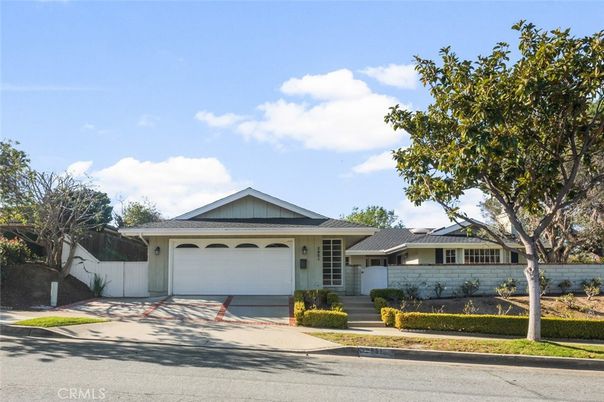 Attached, Exterior, Facade, Ranch