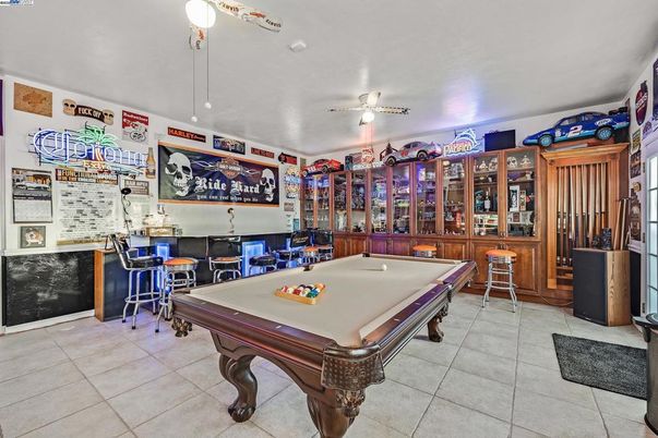 Billiard Table, Game Room, Interior
