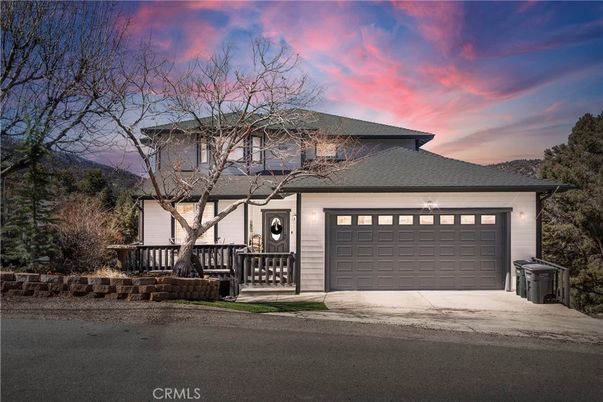 Attached, Exterior, Facade, American Craftsman