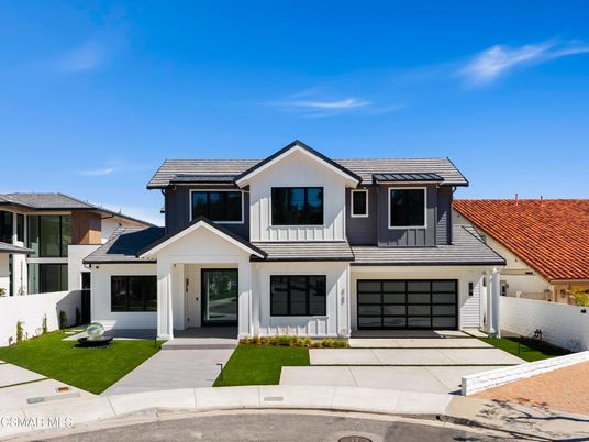 Attached, Exterior, Facade, Farmhouse