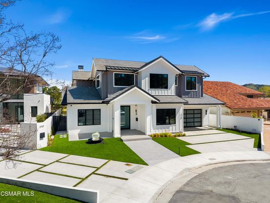 Attached, Exterior, Facade, Farmhouse