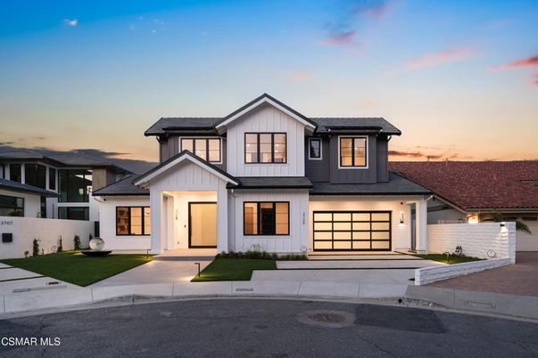 Attached, Exterior, Facade, Farmhouse
