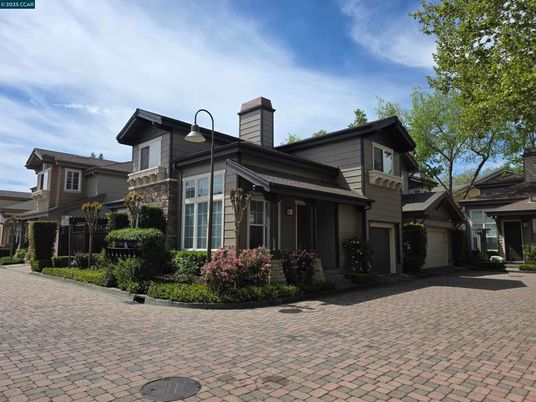 Exterior, Facade, American Craftsman