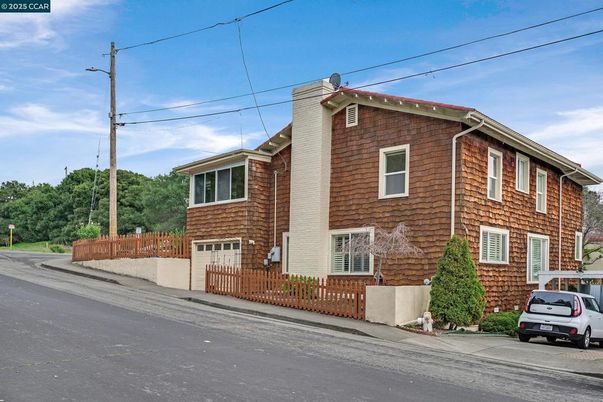 Attached, Exterior, Facade, Brick Facade, Rowhouse