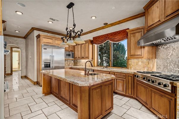 Chandelier, Interior, Kitchen, Recessed Lighting, Stainless Steel Appliances