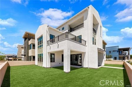 Backyard, Exterior, Facade, Modern