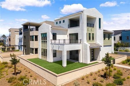 Backyard, Exterior, Facade, Modern