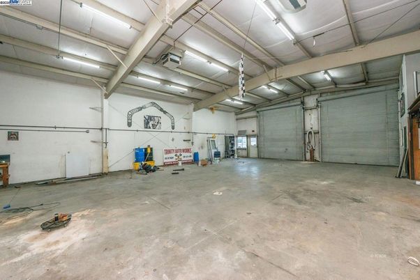 Garage, Interior