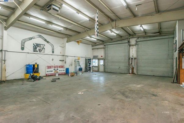 Garage, Interior