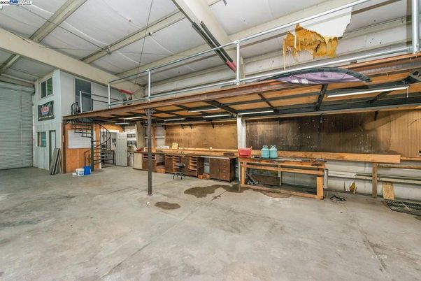 Garage, Interior