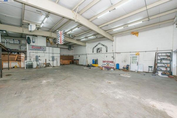 Garage, Interior