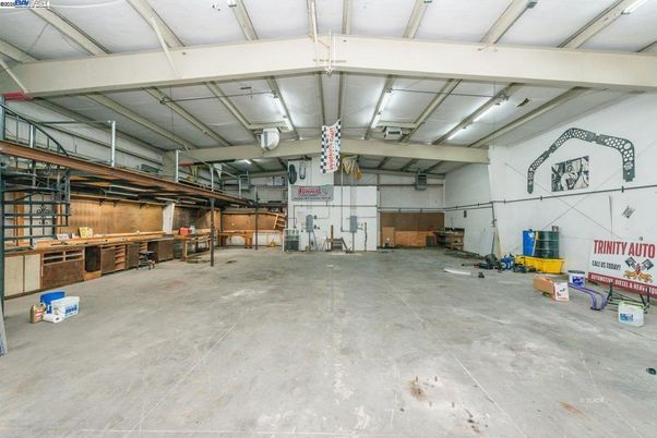 Garage, Interior