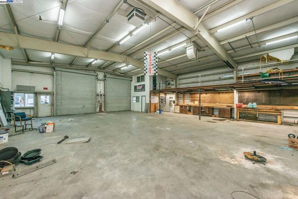 Garage, Interior
