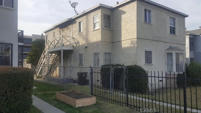 Exterior, Facade, Modern