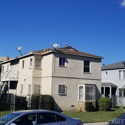 Exterior, Facade, Rowhouse