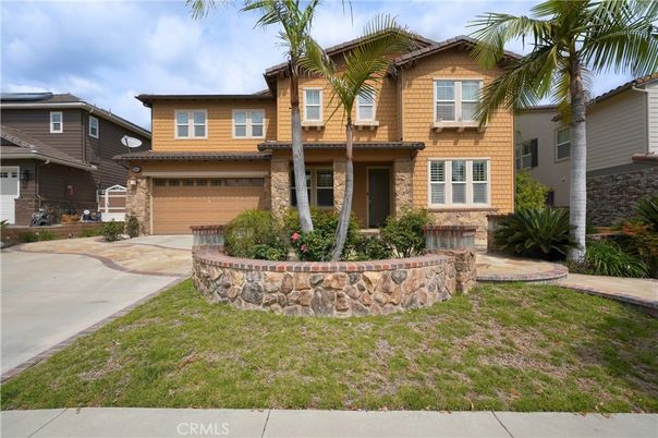 Attached, Exterior, Facade, Mediterranean
