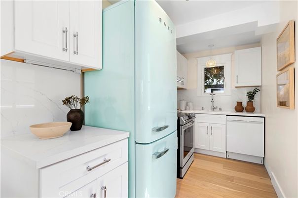 Interior, Kitchen, Pendant Lights, Wood Texture Flooring