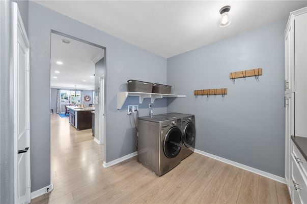 Interior, Pendant Lights, Recessed Lighting, Washer, Wood Texture Flooring