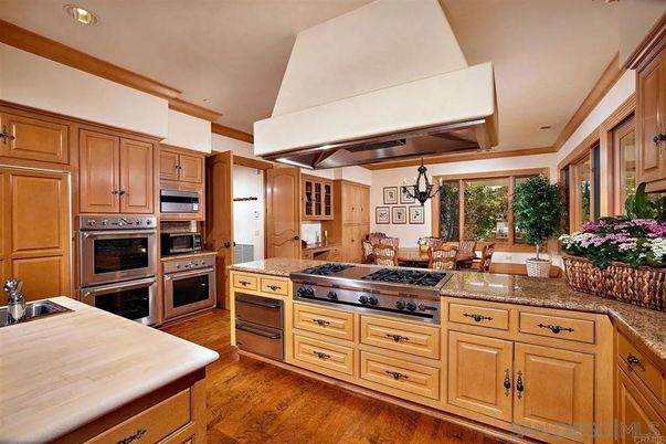 Dining room, Interior, Kitchen, Recessed Lighting, Stainless Steel Appliances, Wood Texture Flooring