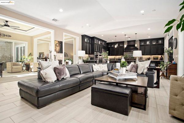 Dining room, Interior, Kitchen, Living room, Pendant Lights, Recessed Lighting, Stainless Steel Appliances