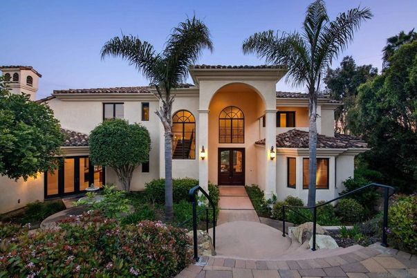 Exterior, Facade, Mediterranean