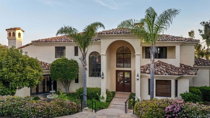 Exterior, Facade, Mediterranean