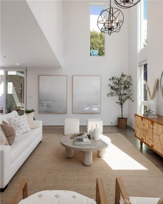 Chandelier, Interior, Living room