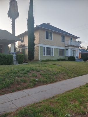 Backyard, Exterior, Facade, Split Level