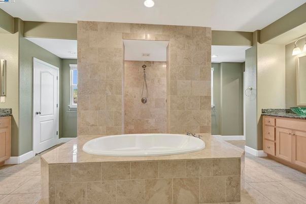 Bathroom, Interior, Recessed Lighting