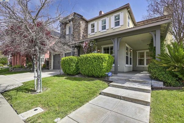 Exterior, Facade, American Foursquare