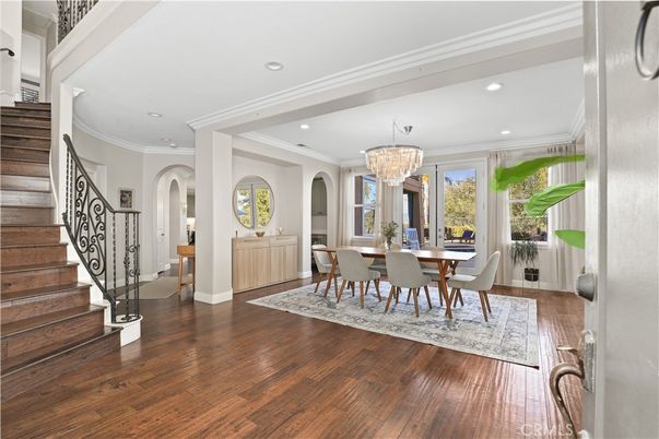 Chandelier, Dining room, Interior, Recessed Lighting, Wood Texture Flooring