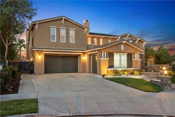 Attached, Exterior, Facade, American Craftsman
