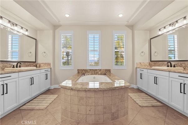 Bathroom, Dual Sink Vanities, Interior, Recessed Lighting