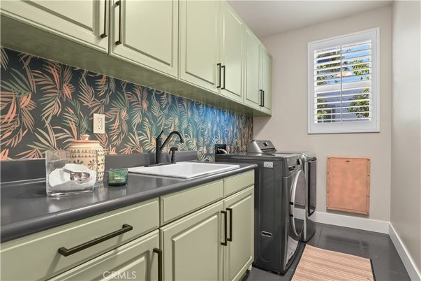Interior, Washer, Wood Texture Flooring