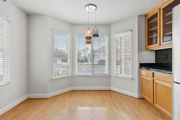 Empty room, Interior, Pendant Lights, Wood Texture Flooring