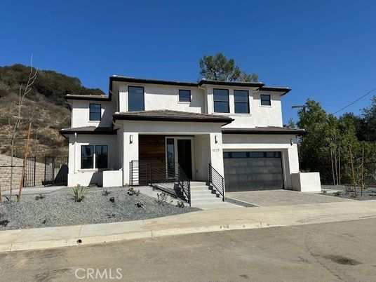 Attached, Exterior, Facade, Modern