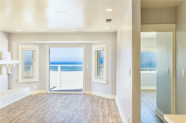 Empty room, Interior, Recessed Lighting, Water, Wood Texture Flooring
