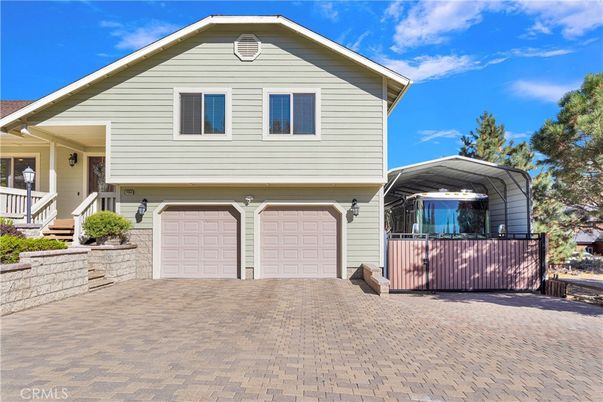 Attached, Exterior, Facade, American Craftsman