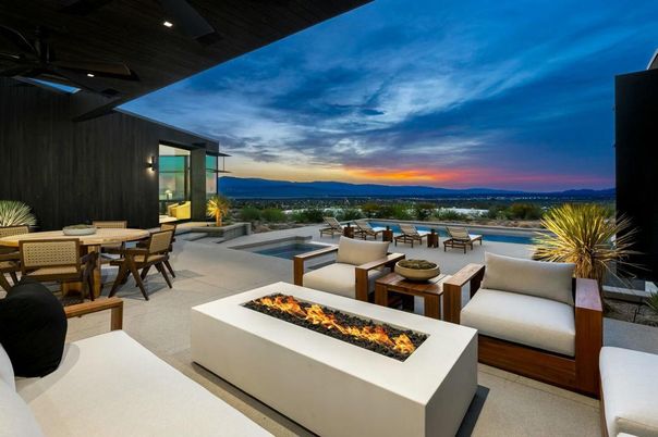 Exterior, Pool, Water