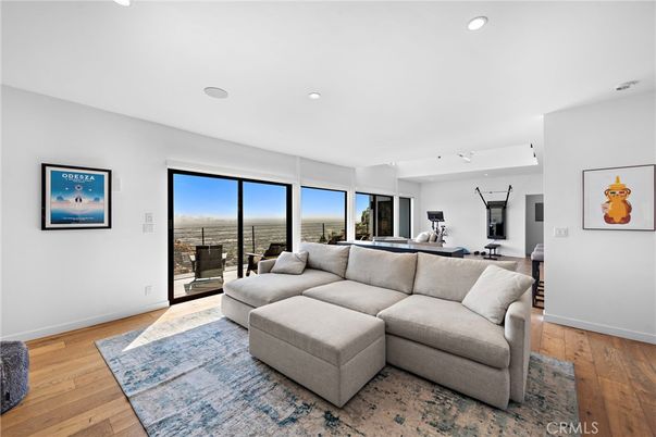 Fitness Equipment, Interior, Living room, Recessed Lighting, Water, Wood Texture Flooring