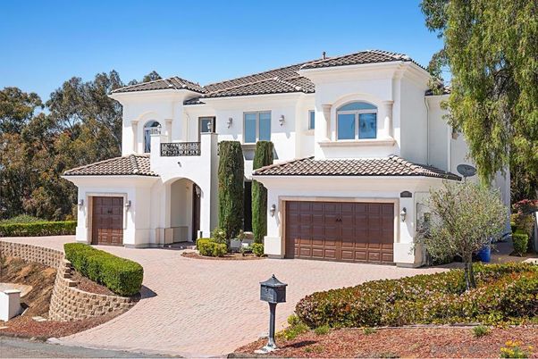 Attached, Exterior, Facade, Mediterranean