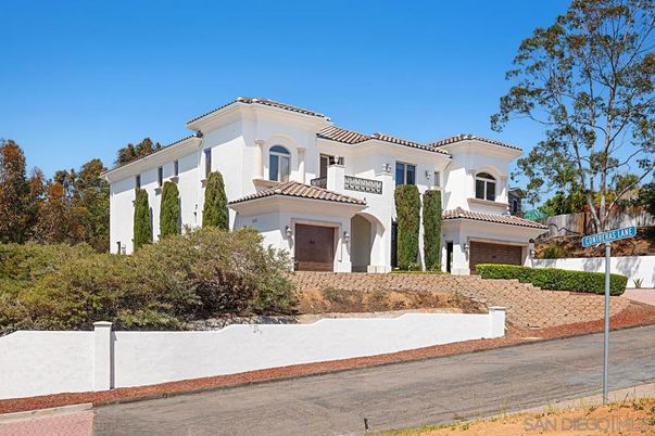 Attached, Exterior, Facade, Mediterranean