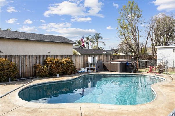 Exterior, Hot Tub, Pool