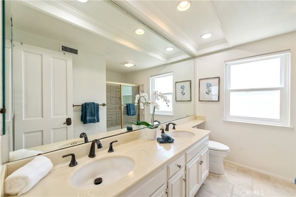 Bathroom, Dual Sink Vanities, Interior, Recessed Lighting