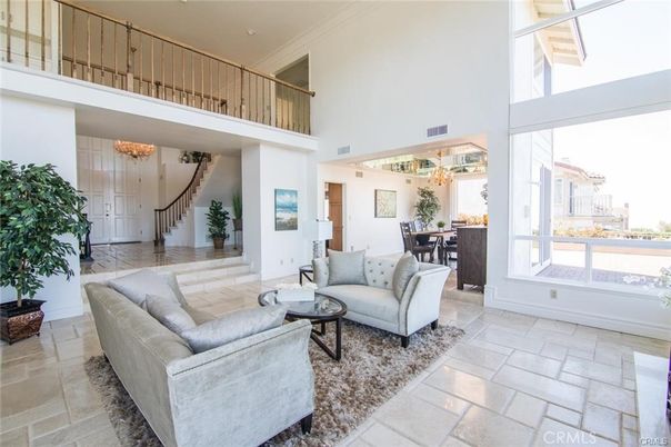 Chandelier, Dining room, Interior, Living room