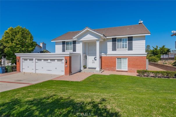 Attached, Exterior, Facade, Brick Facade, Raised Ranch